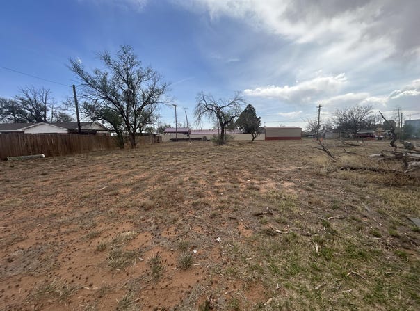 406 E Stanolind Street, Sundown, TX 79372