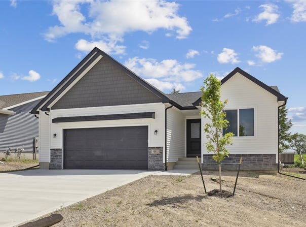 461 Napoli Avenue, West Des Moines, IA 50266