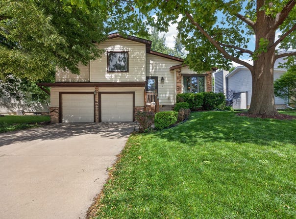 2910 Wellington Way, Bloomington, IL 61704