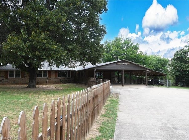 1108 Maple LN, Stigler, OK 74462