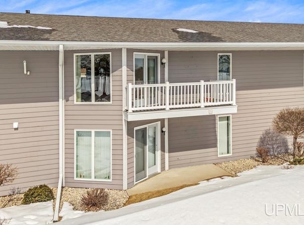 2000 LAKE SHORE UNIT N DRIVE, GLADSTONE, MI 49837
