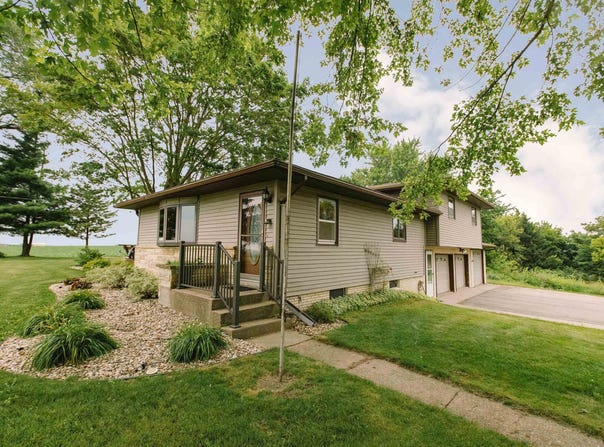 384 Wildcat Road, Platteville, WI 53818