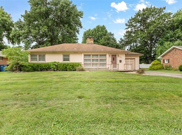 204 Crestwood Drive, Collinsville, IL 62234