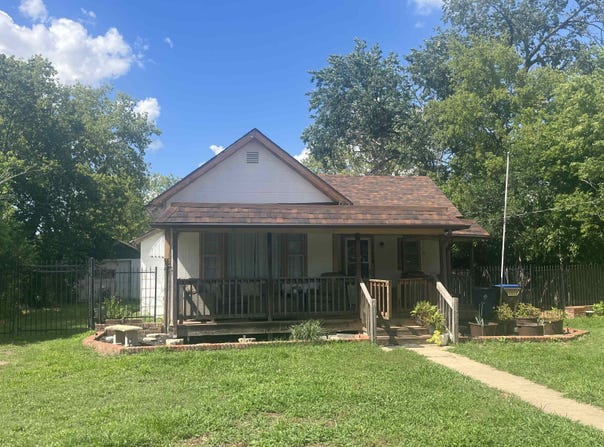 216 W Saint Louis St, Conway Springs, KS 67031