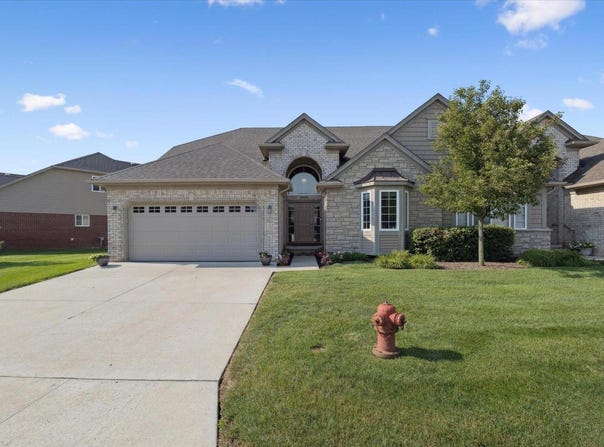 30466 Berghway Trail, Warren, MI 48092