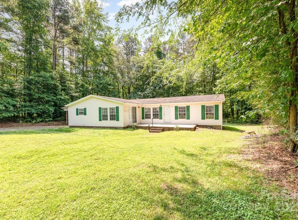 611 W Robinson Street, Dallas, NC 28034