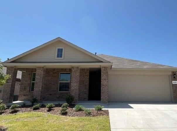 829 ROUND ROBIN Lane, Fort Worth, TX 76131