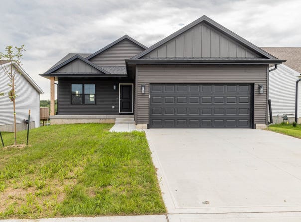305 S Valley View Drive, Norwalk, IA 50211