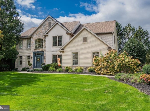 118 HUNTINGWOOD Drive, LANCASTER, PA 17602