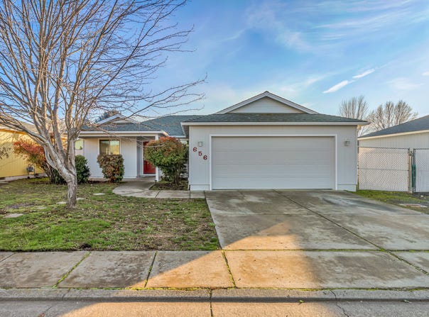 656 Andrea Way, Eagle Point, OR 97524