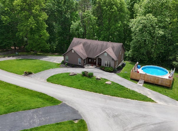 73 Redwood Lane, East Bernstadt, KY 40729