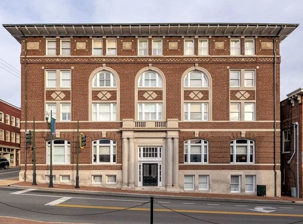 41 N AUGUSTA ST, STAUNTON, VA 24401