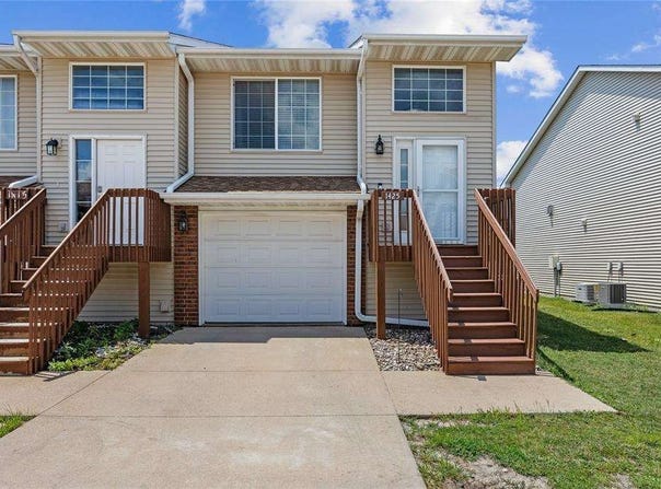 1425 Easton Ln, NorthLiberty, IA 52317