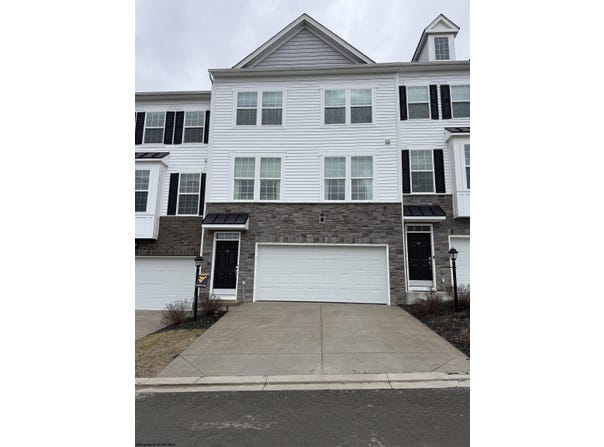 17 Dover Court, Bridgeport, WV 26330