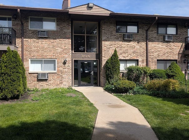 806 E Old Willow Road, Prospect Heights, IL 60070