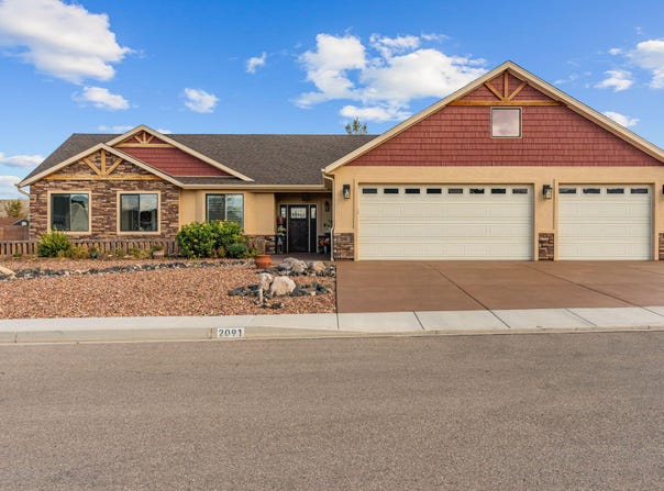2091 E Mountain View Lp, Enoch, UT 84021