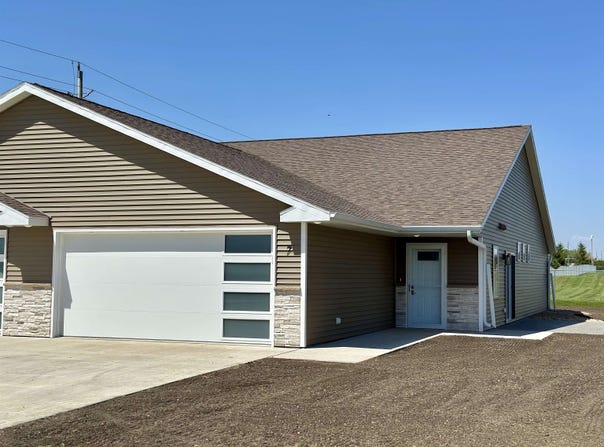 1821 W 6th Street, Storm Lake, IA 50588-7664