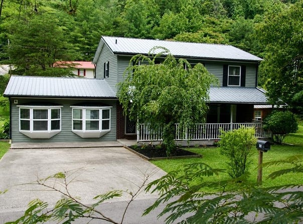 387 Left Penhook Road, Harold, KY 41635