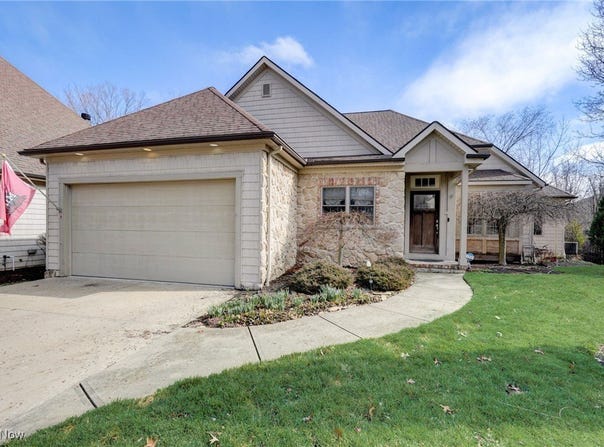 9 River Side Drive, Rocky River, OH 44116