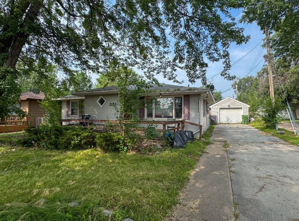 351 Lincoln Ave SW, Huron, SD 57350