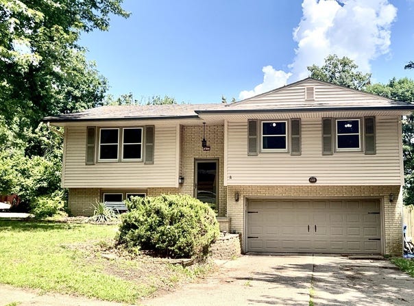 815 Knob Hill Drive, Des Moines, IA 50317