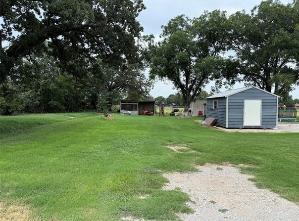 102 E Pecan Street, Bangs, TX 76823