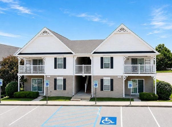 104 Brandy Mill Cir Circle, High Ridge, MO 63049