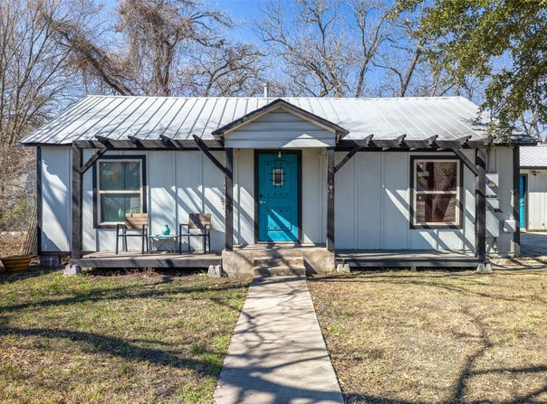 1013 N Colorado St, Lockhart, TX 78644