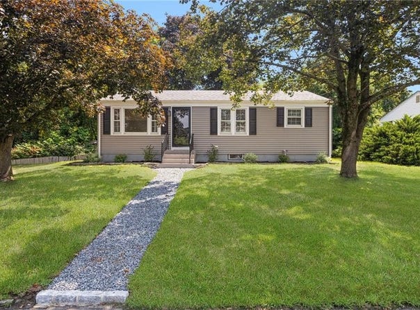 71 Waycross Drive, Warwick, RI 02888