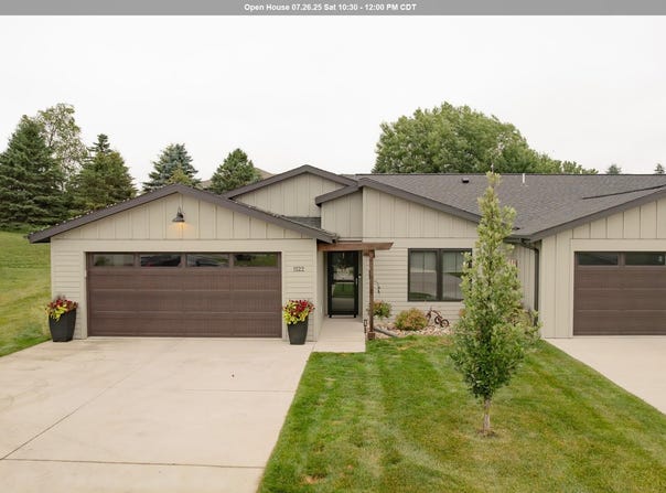1522 Blaines Way, Spirit Lake, IA 51360