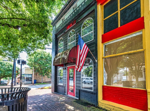 15 E Broad Street, Newnan, GA 30263