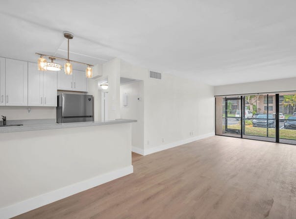 5821 Washington Street, Hollywood, FL 33023