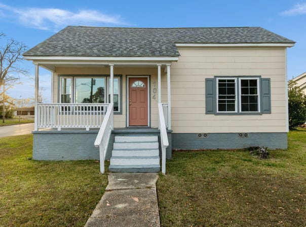 104 N 14th Ave., Laurel, MS 39440