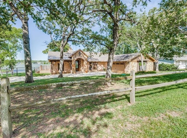 1230 Kiowa Drive E, Gainesville, TX 76240