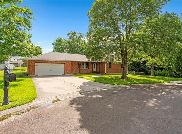 430 Chestnut Drive, Marshall, MO 65340