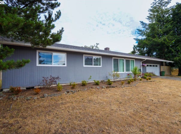 3189 ASH ST, North Bend, OR 97459