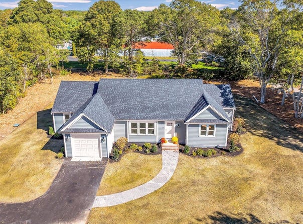 25 Percival Road, Teaticket, MA 02536