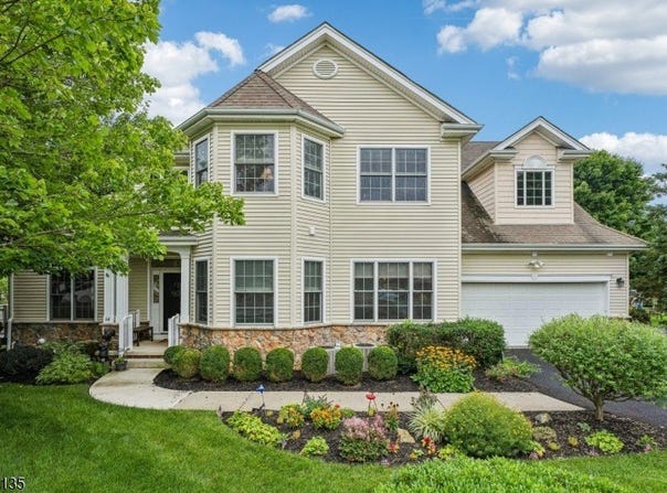 14 Kestrel Court, Washington Twp., NJ 07882-4087