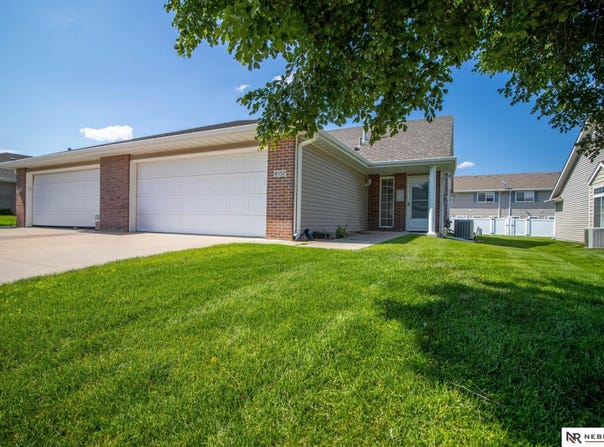 8532 Flintlock Circle, Lincoln, NE 68526
