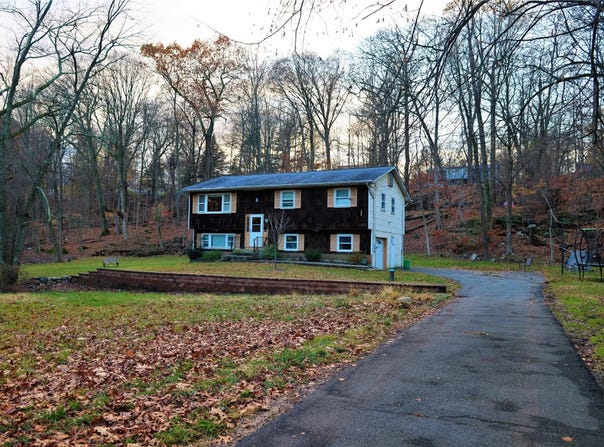 49 W Burda Place, New City, NY 10956