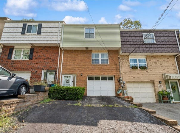 335 Mckee, N Versailles, PA 15137