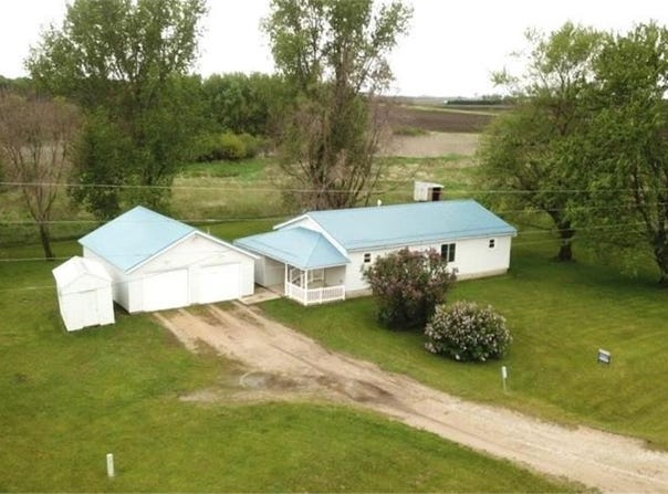 5685 40th Street, Riceville, IA 50466