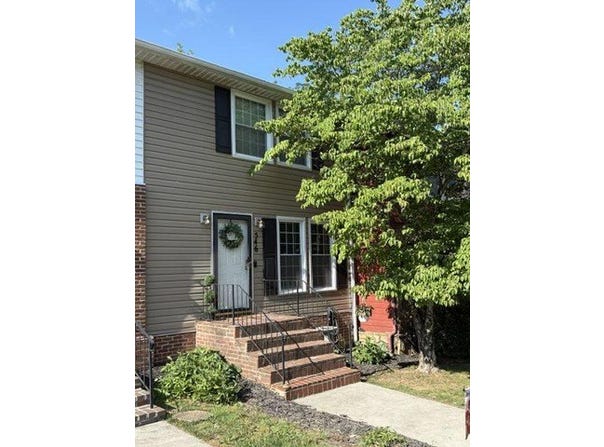546 Westminister Ln, Salem, VA 24153