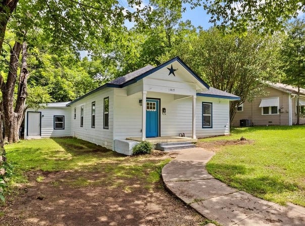 1017 E Washington Street, Paris, TX 75460