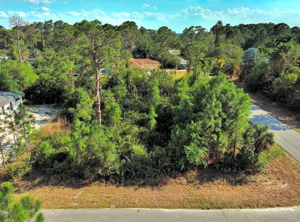 2500 E 9th St, Lehigh Acres, FL 33936