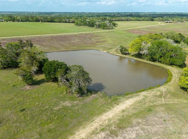2745 Holub Rd, Schulenburg, TX 78956