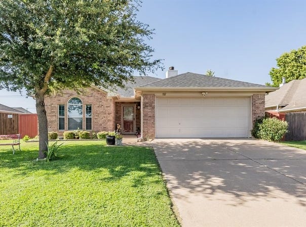 1112 Whispering Meadows, Crowley, TX 76036