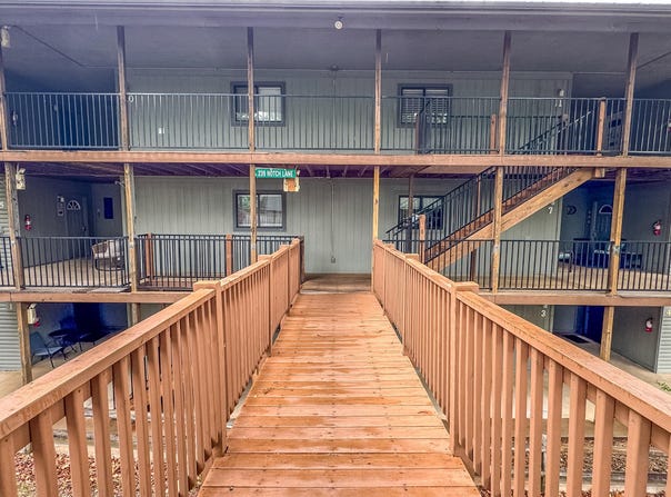 321 Notch Lane, Branson West, MO 65737