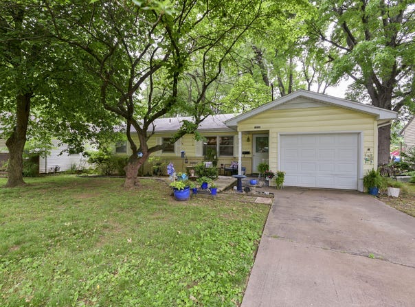 1939 S Roanoke Avenue, Springfield, MO 65807
