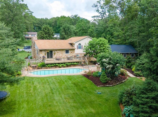 5210 HONEYSUCKLE LANE, NEW HOLLAND, PA 17557